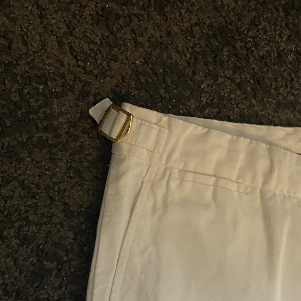 Vita linne byxor från orlebar brown  Storlek 32. Jeans & Byxor.