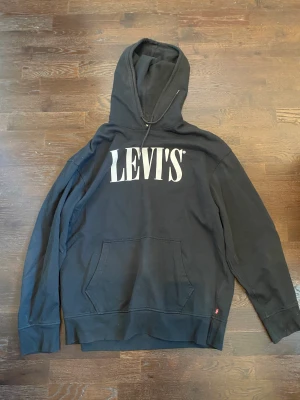 Levis hoodie  - Bra skick
