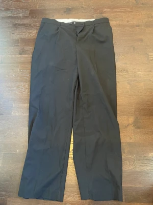 Kostymbyxor weekday - Ganska baggy