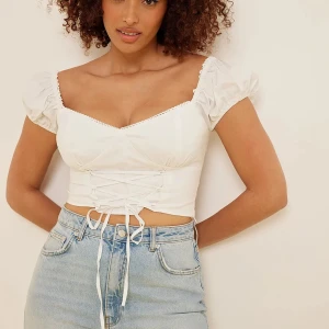 NAKD-topp  - En topp från NAKD, tror det är från misslisibells kollektion. Använd ett fåtal gånger. Sitter otroligt fint men passar inte mig längre tyvärr. 