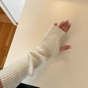 Vantar  - Ett par torgevantar från Zara. Använda en gång!!! 