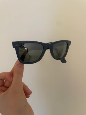 Rayban wayfarer - Blå raybans med spegelglas:)