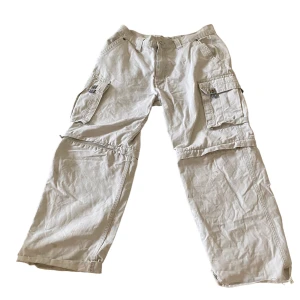 Cargo pants - Skitsnygga cargopants som också går att göra till shorts💞