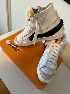 NIKEM BLAZER MID - Ny