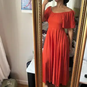 Årets Midsommar klänning? ❤️ Vintage långklänning i en orangeröd färg 🥰  Superfint skick 