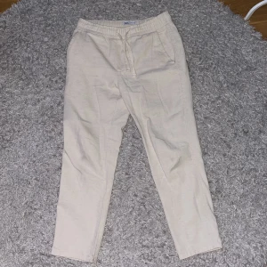 Linné byxor  - Knappt använda, beställde och glömde skicka tillbaka. Så i nyskick. Skriv om du undrar något 