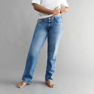 Low waist jeans gina - Säljer mina low waist jeans från Gina tricot då de inte längre är min stil:) inte alls mycket använda!