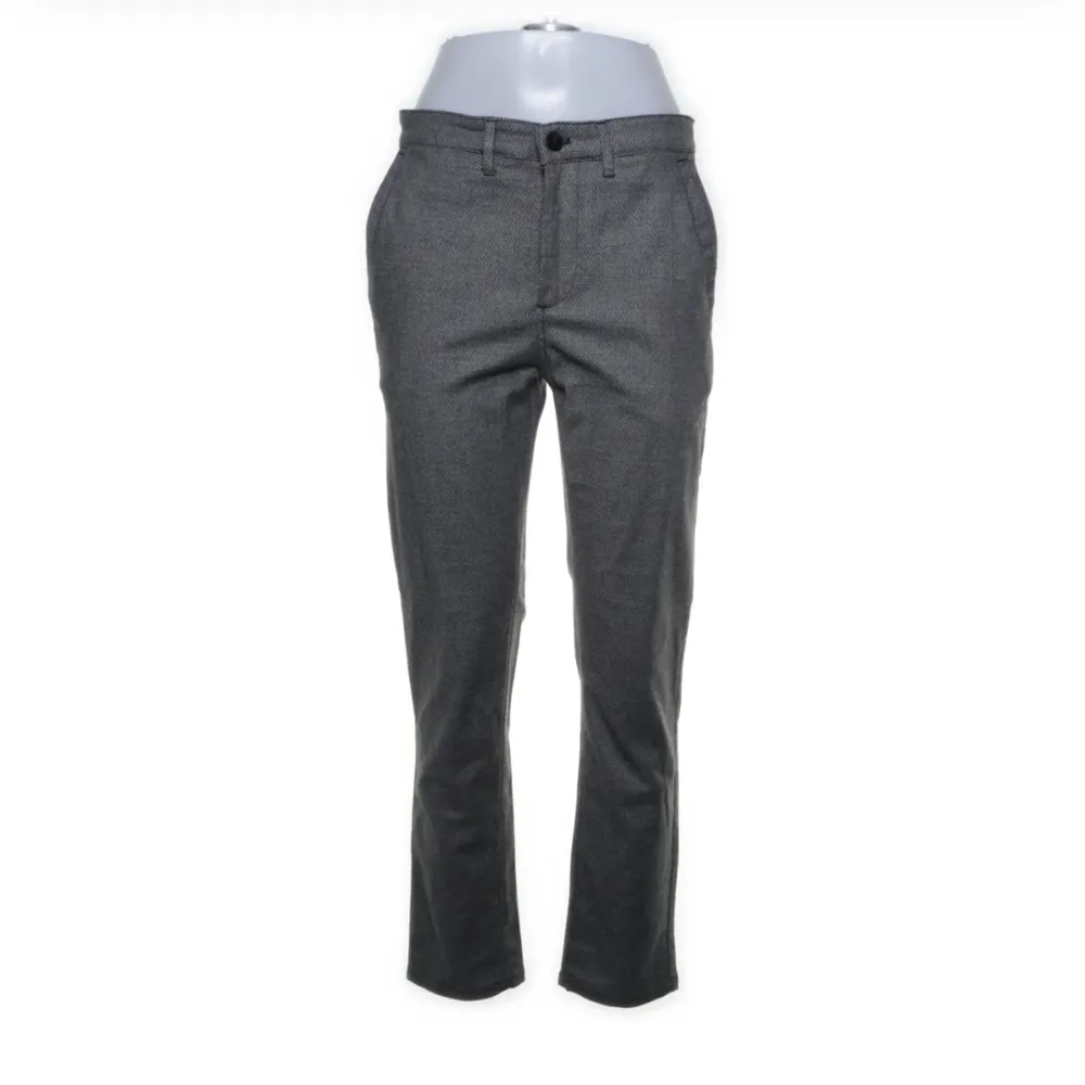 Grå kostymbyxor från zara, köpta på Sellpy🥰. Jeans & Byxor.