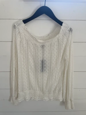 Jättefin sommar Topp - En jättefin tröja eller topp till alla tillfällen 😊 aldrig använd och inga skador💕hör av er om frågor