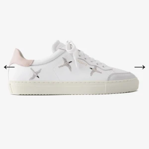 Axel Arigato skor - Säljer nu mina Axel Arigato skor för att jag köpte fel storlek och har väntat för länge med att lämna tillbaka. Använda 1-2 gånger. Storlek 38. Kan mötas i Sthlm. Helst värmdö eller nacka. 