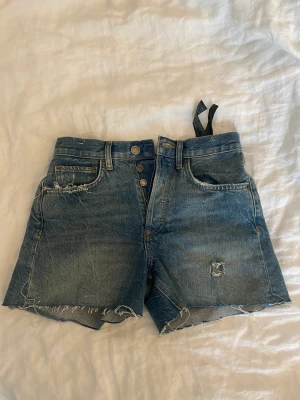 Zara shorts - Oanvända zara shorts i strl 32🩷
