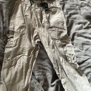 Cargopants boohoo man - Ett par riktigt snygga byxor från boohoo man som inte finns att köpa längre. Kondition 10/10
