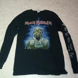 Iron maiden tröja - Häftig Iron Maiden tröja  world slavery tour  Original pris var cirka 400 Skriv gärna om tankar eller funderingar uppstår
