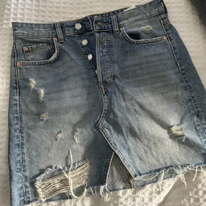 Jeanskjol - super skick! - Jeanskjol från h&m i strl 38 Perfekt skick!