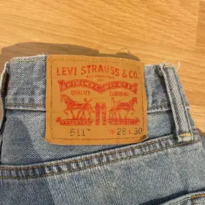 Säljer mina ljusblåa Levi’s jeans som jag köpte här på plick. Säljer pga för liten storlek. Hör av er vid fler frågor