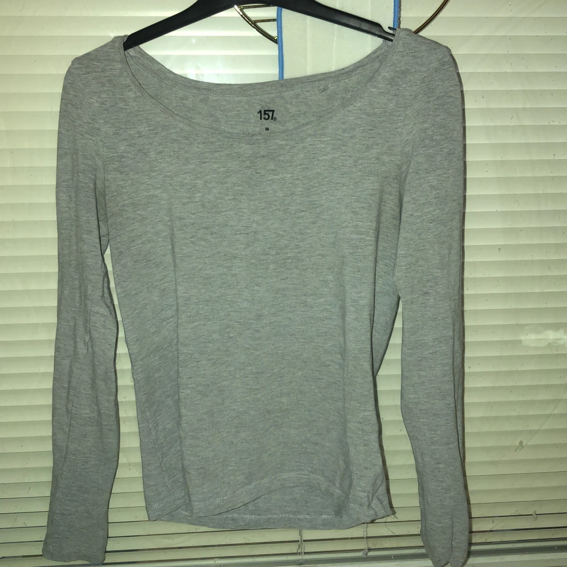 Grå långärmad tröja 