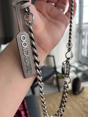 Kedja  - Jimmy shoo kedja som ej säljs sen många år tillbaka. Rostfritt stål.