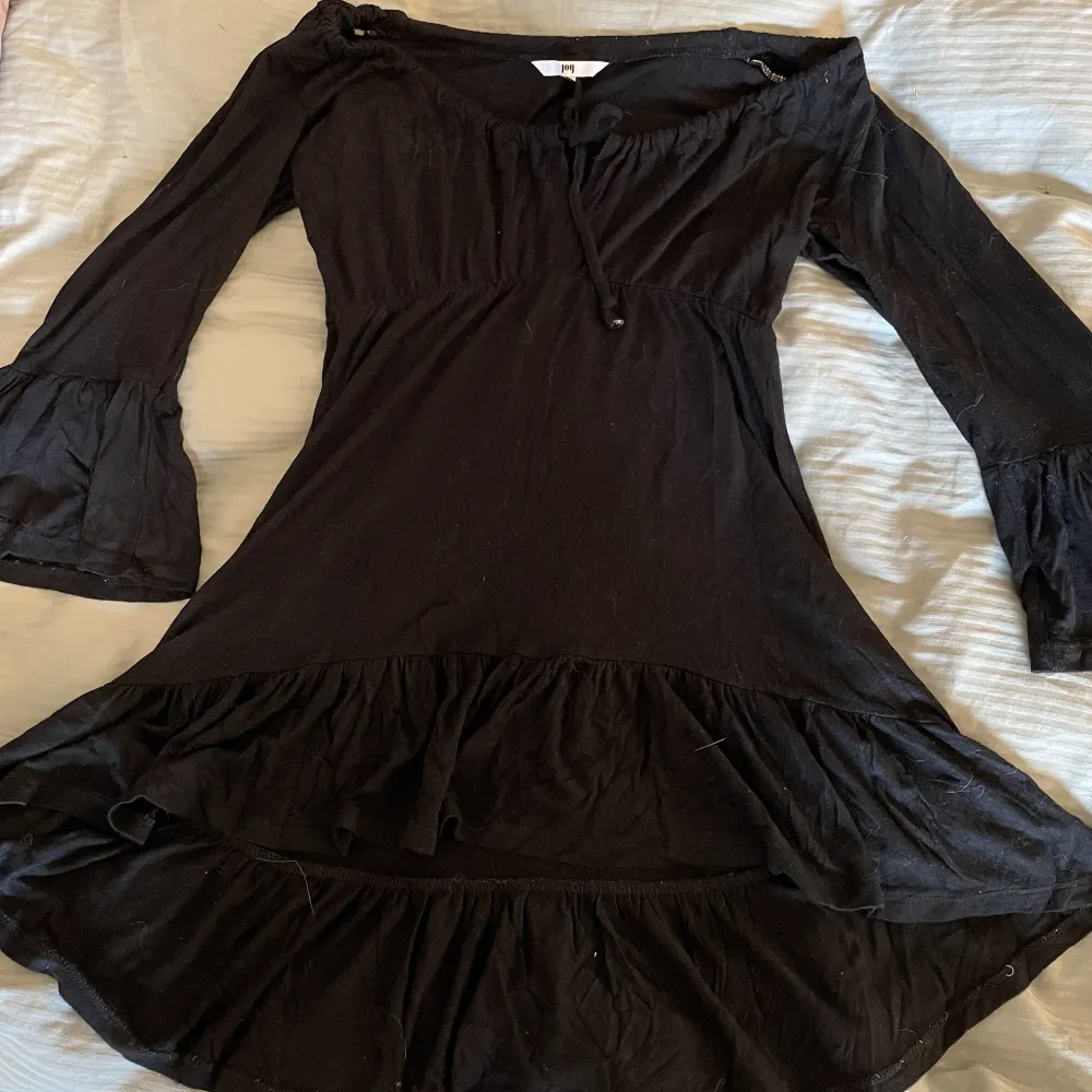 Super fin svart klänning från Joy strl 34🌸Utsvängda ärmar. Klänningar.