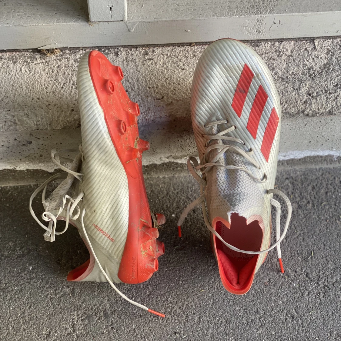 Adidas fotbollskor  - 90