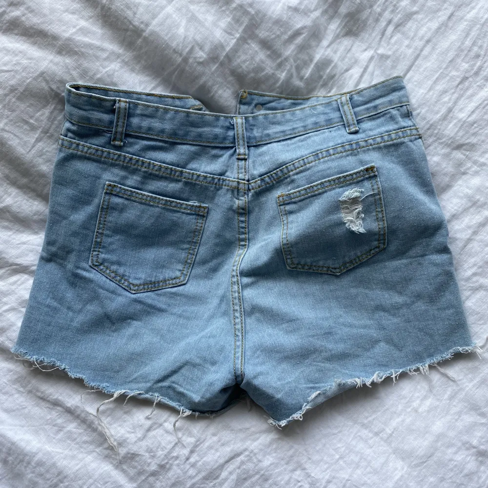 Shorts köpta på Sellpy men passade inte mig. Fint skick. . Shorts.