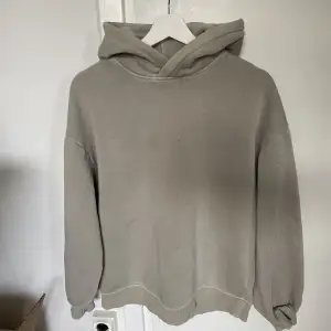 Beige/grå hoodie köpt på Sellpy. Fint skick