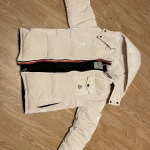 #moncler  - Helt ny Moncler 