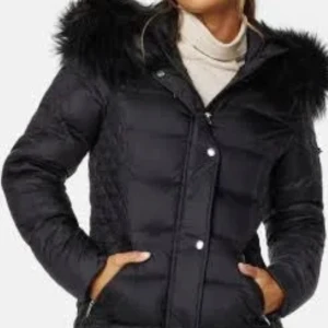 Rock and Blue jacka - Superfin och varm rock and Blue jacka som passar perfekt från höst, under vinter och till vår😍😍! Använd förra vintern men precis som nyskick. 