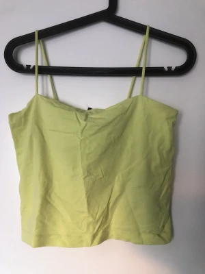 Linne - Croppat linne från Gina tricot Köparen står för frakten 