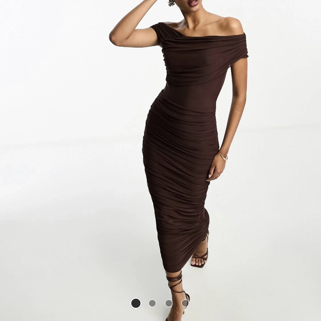 Klänning (helt ny med prislapp)