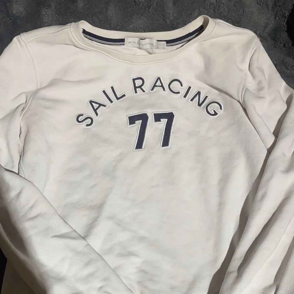 sail racing tröja i bra skick, kom privat för fler bilder, pris kan diskuteras vid snabb affär ❤️. Tröjor & Koftor.