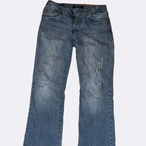Dolce and Gabbana jeans - Så balla vintage dolce and gabbana jeans. Midjemått är 40 cm tvärs över och innerbenslängden är 78 cm. Skriv vid funderingar.❤️