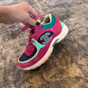 Chanel sneaker  - Chanel sneakers storlek 35,5 nypris ca 13.000kr