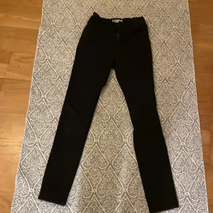Skinny jeans  - Säljer er par skinny jeans i bra skick