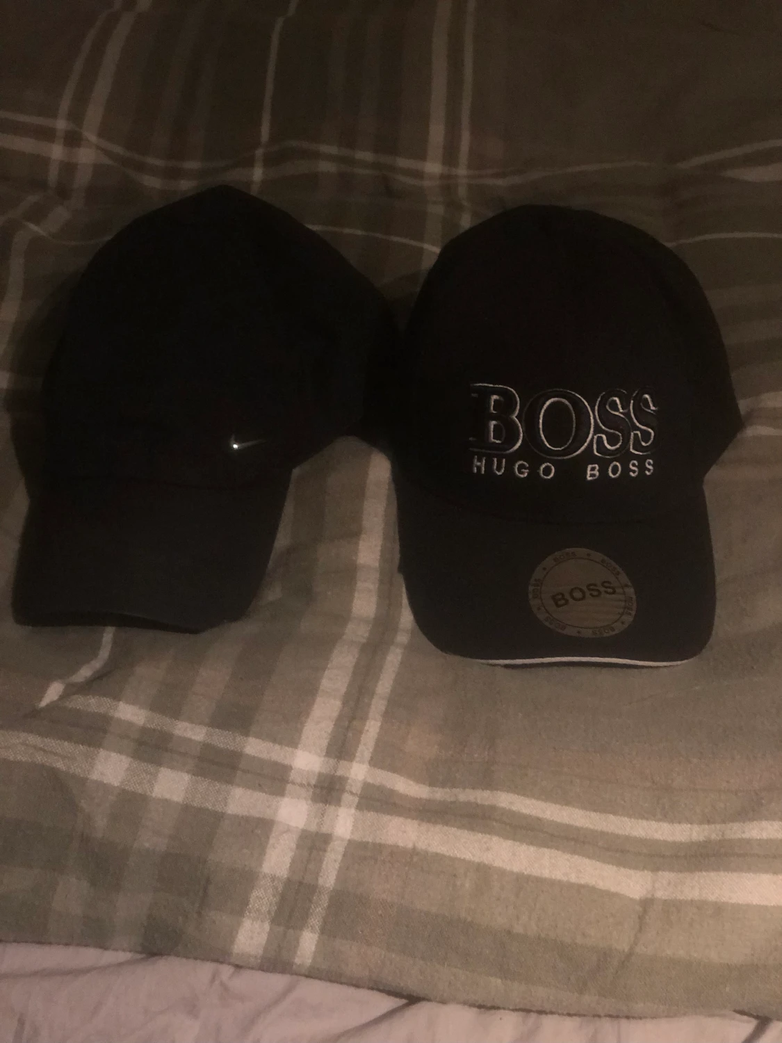 Hugo boss keps (får med Nike kepsen på köpet)