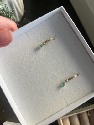 Örhängen  - Säljer även dessa örhängena från snö of Sweden, använda en gång till min student. 🩵 så de är i väldigt fint skick :) 