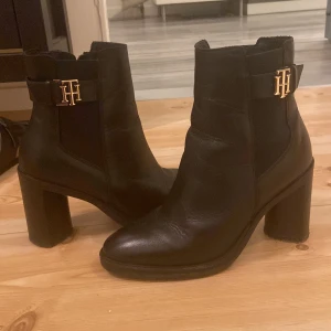Tommy hilfiger skor - God skick Använda ett par gånger
