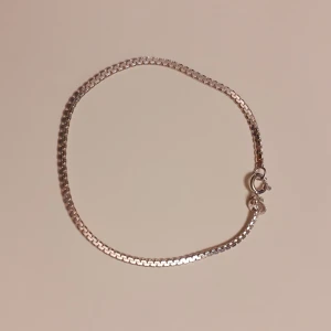 Silverarmband - Tjockare silverkedja till armband. Nyskick och 18,5 cm långt.
