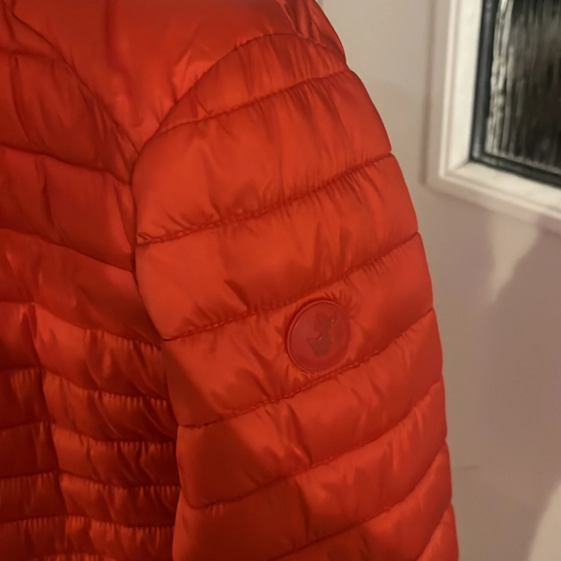 Röd jacka från SAVE THE DUCK - 90