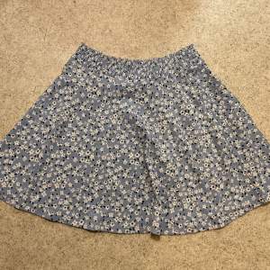 Blommig kjol från lager 157.