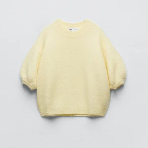 Stickad tröja  - Superfin stickad T-shirt från zara💛knappt använd