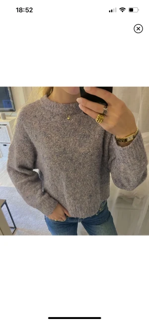 Stickad tröja  - Jättefin lila stickad tröja från pieces!⚡️