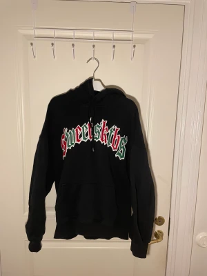 Sweet sktbs hoodie  - Säljer nu denna hoodie då den är för liten för mig, vid frågor eller funderingar så skriv privat 😃🤝