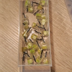 Gröna och lila berlocker💜💚 - Fruktdrinks berlocker. 2kr per berlock. 2cm lång.🍹