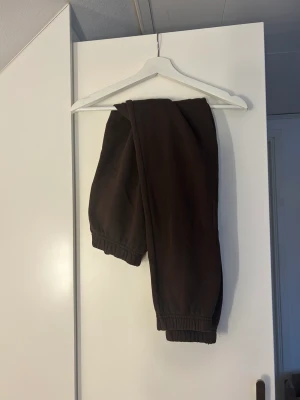 Mjukisbyxor  - Säljer denna mjukisbyxor från Gina tricot i storlek S. Knappt använda.