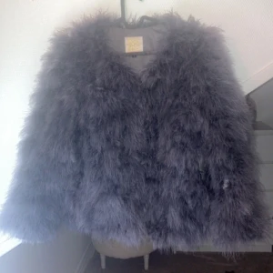 Pälsjacka - Strl: Small Använt fåtal gånger men haft den ett tag. 