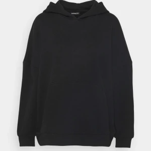Svart hoodie - Pösiga och najs svart hoodie från Even&Odd. Storlek s passar även xs.