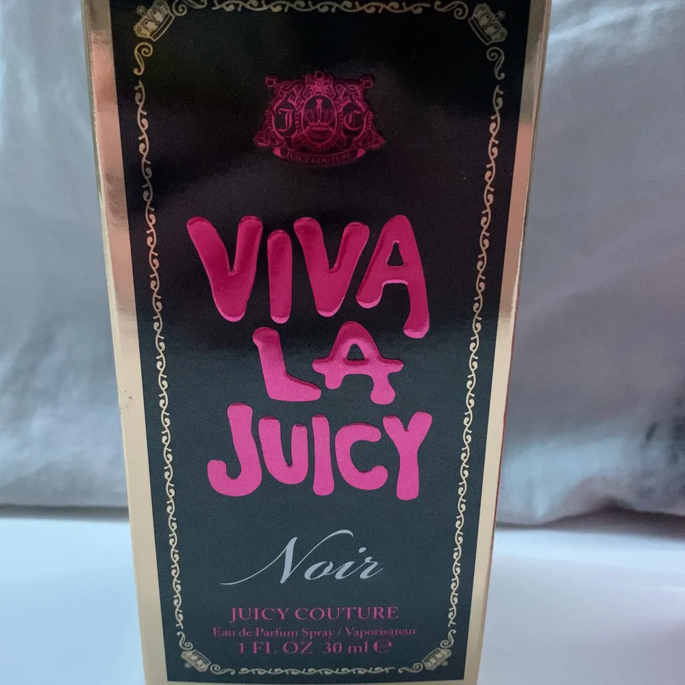 Säljer min viva La Juicy parfym som aldrig har använts! Fick den i födelsedagspresent i april, men den har inte kommit till användning eftersom jag redan har så många parfymer. Nypris är 570 men jag säljer den för 270.. Övrigt.
