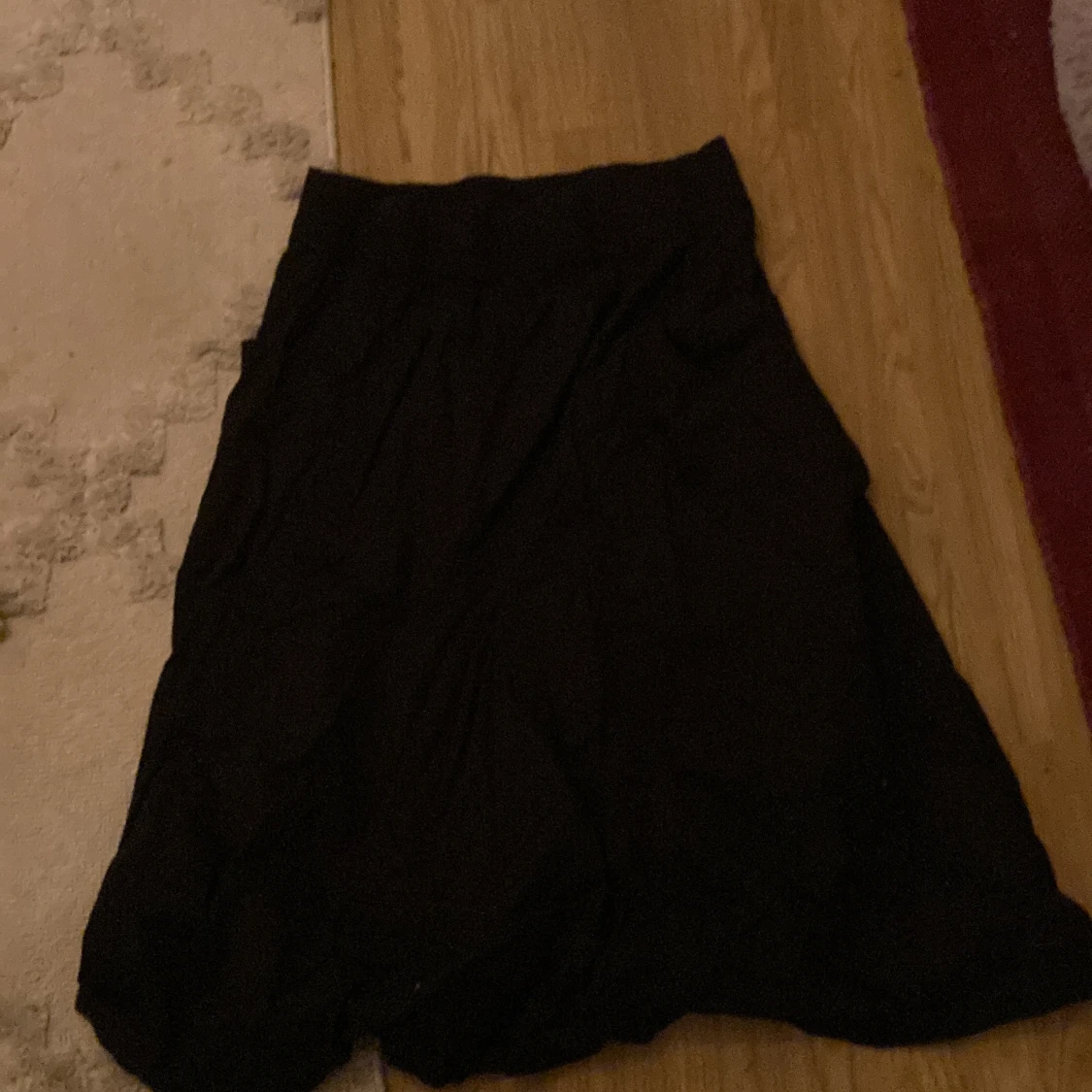 Säljer denna lång kjol från monki