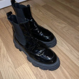 Kängor - I ett bra skick, använd bara ett par månader, inte dagligen! 