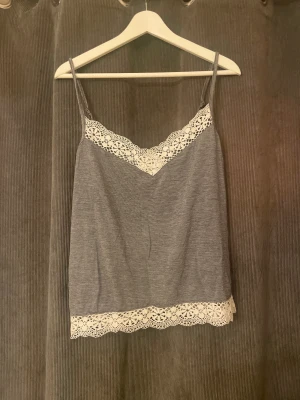 Pyjamas  - Söt pyjamas som knappt är använd. Ganska liten i storleken💞